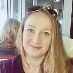 Colleen Nieves headshot