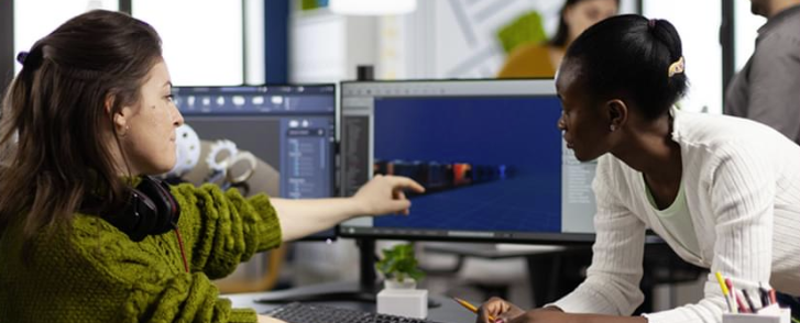 2 people look at a computer